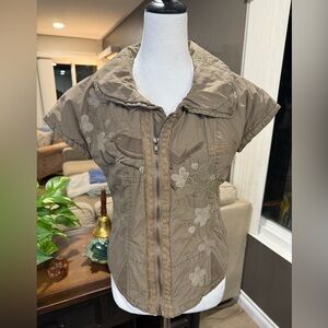 MUR MUR Army Green 100% Cotton Quilted Cap Sleeve Vest Floral Embroidery M